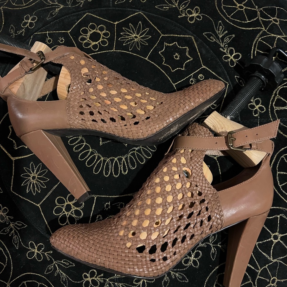 Joie Conga SZ 9 Booties Heels Woven Leather Stacked Heel Brown Versatile